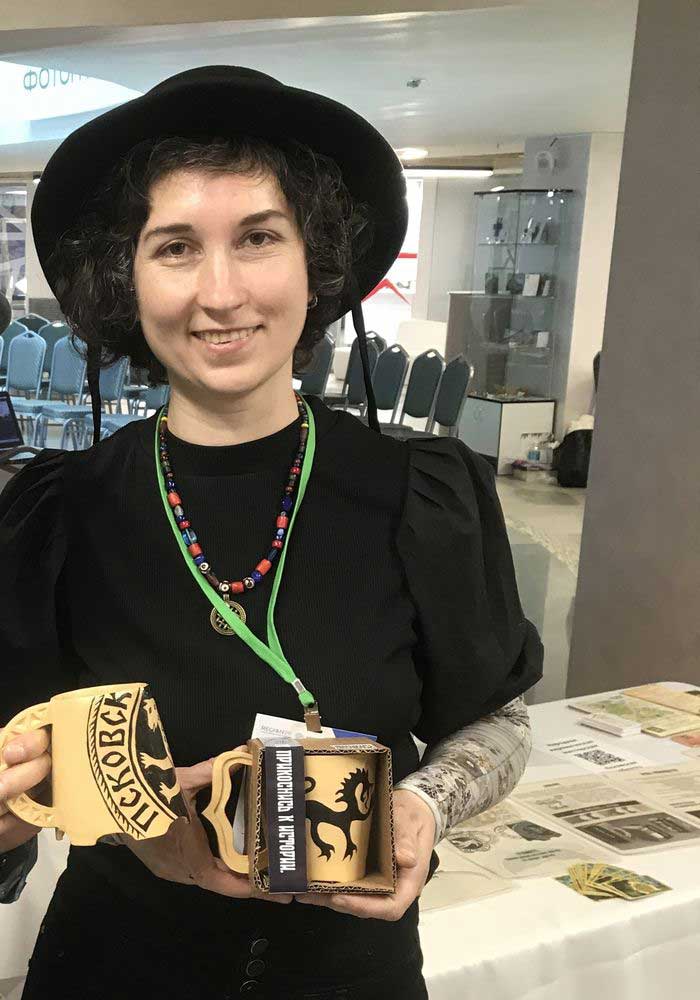 керамист, хозяйка Народной керамической мастерской в деревне Сигово, Елена Макарова